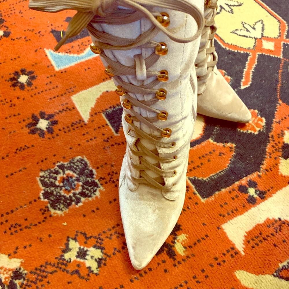 Embroidered vintage style velveteen boots